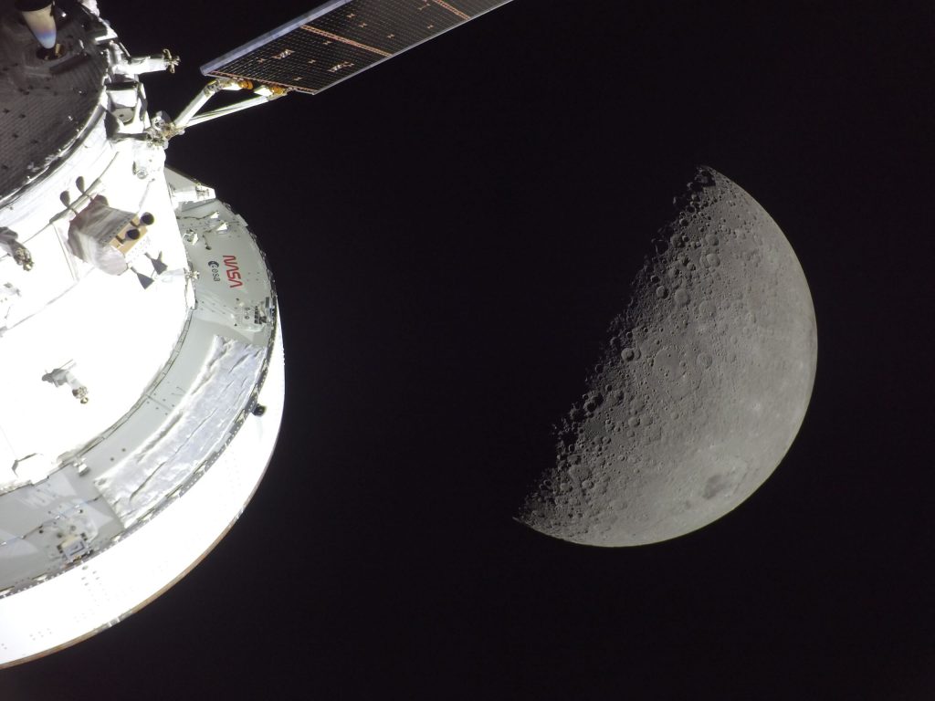 FD06_Lunar-Flyby-and-Eclipse