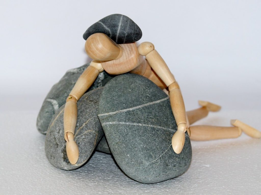 holzfigur_stones_life_struggle_resistors_helplessness_overthrown_fell_down_fall-686671
