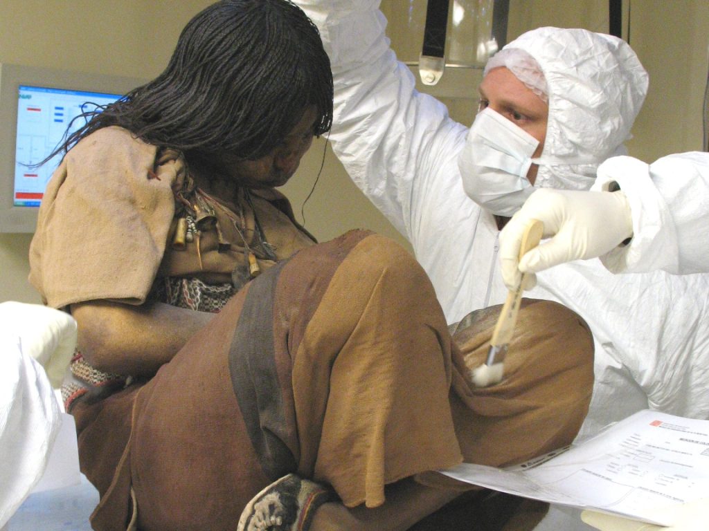 mummy-and-man-extracting-hair